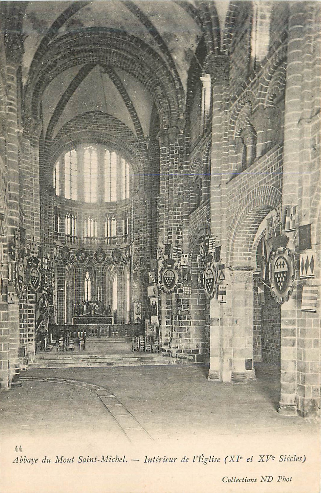 CPA Abbaye du Mont Saint Michel Interieur de l Eglise xi et xv siecles