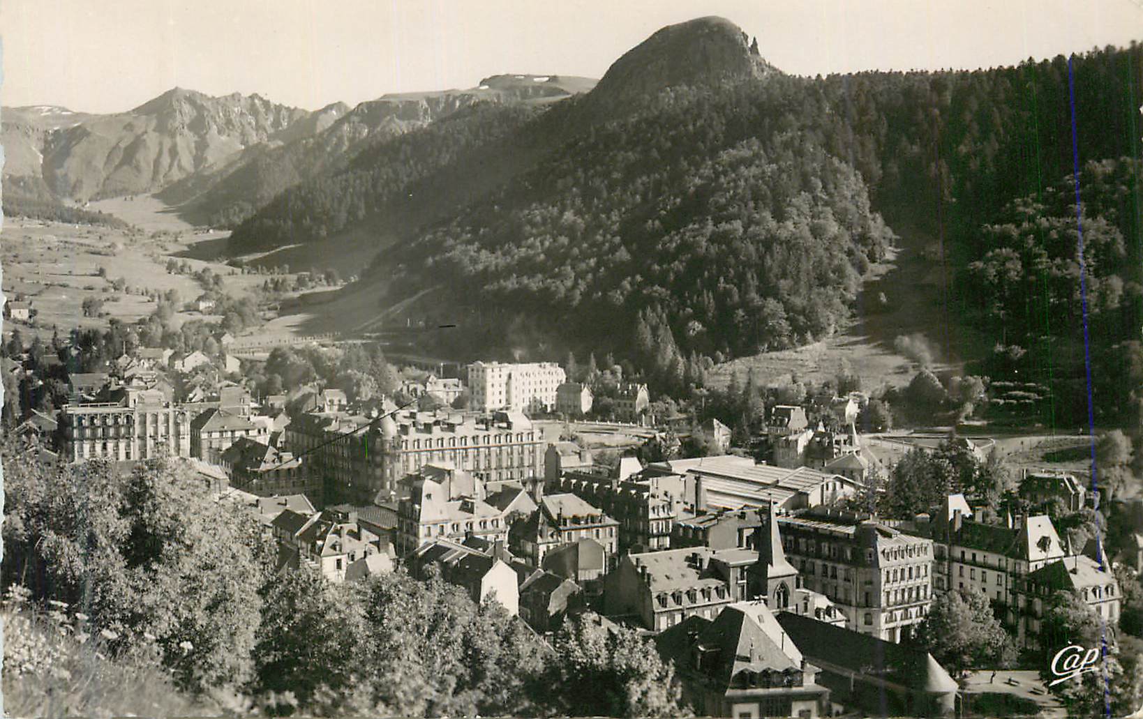 CPM Le Mont Dore Vue generale vers la Capucin et le Sancy