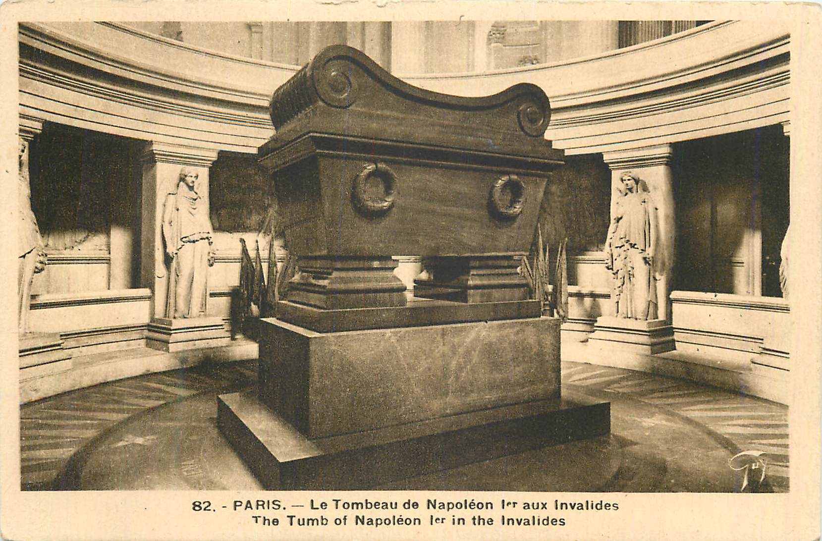 CPA Paris Le Tombeau de Napoleon I aux nvalides
