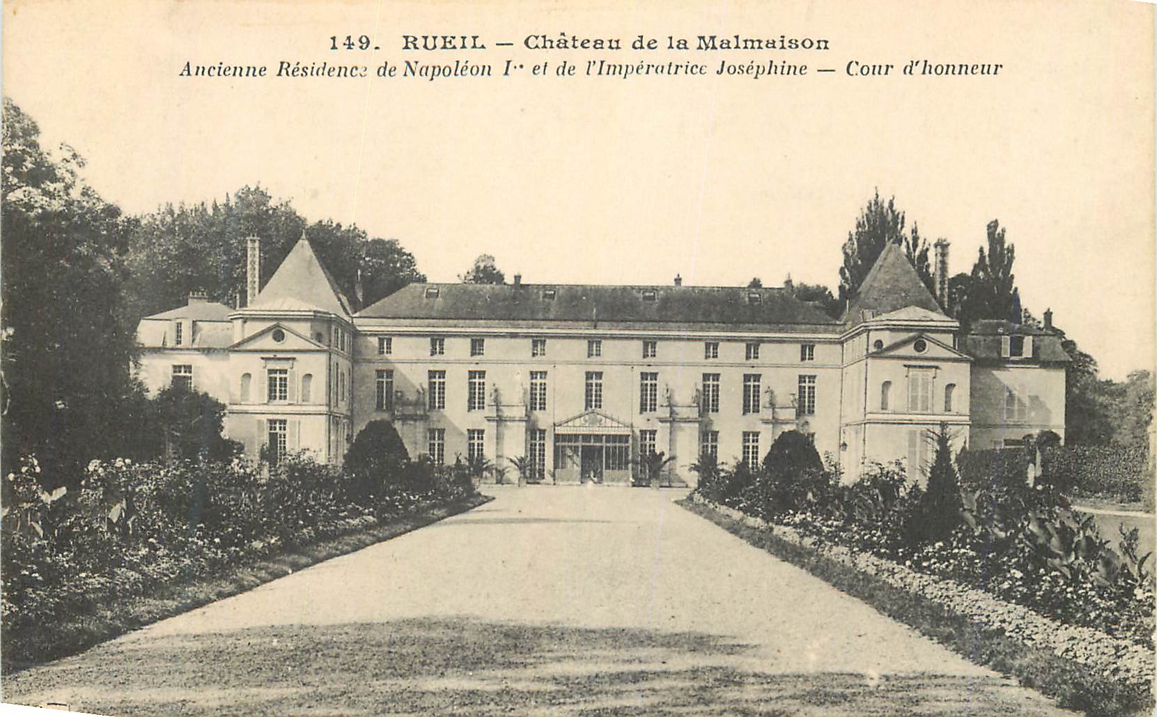 CPA Rueil Chateau de la Malmaison Ancienne Residence de Napoleon I et de l Imperatrice Josephine Cour d honneur