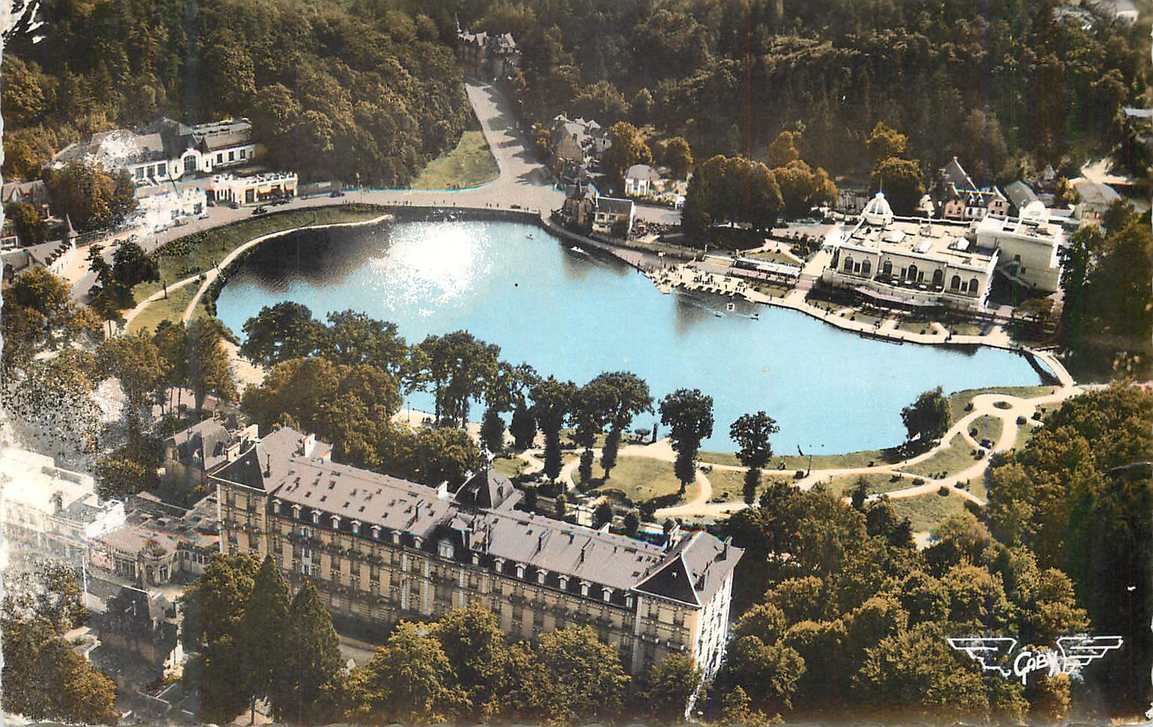 CPM La France Vue du Ciel Bagnoles de l Orne Orne Vue d ensemble du lac