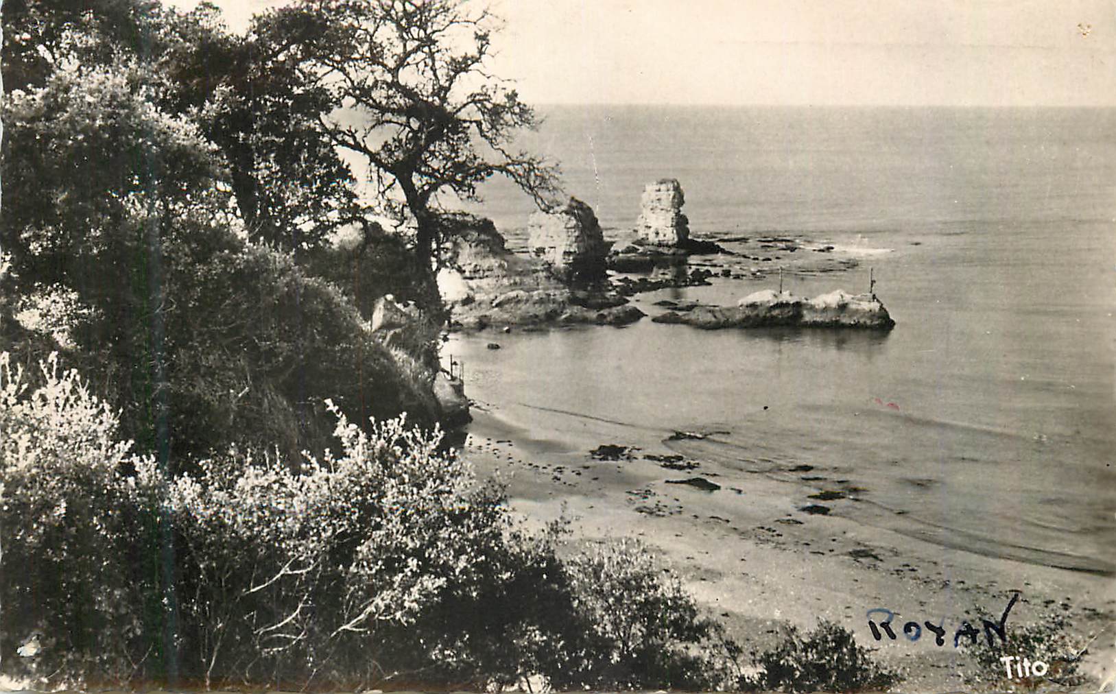 CPM Coniche de Saint Georges de Diddonne a Royan Les Rochers de  Vallieres