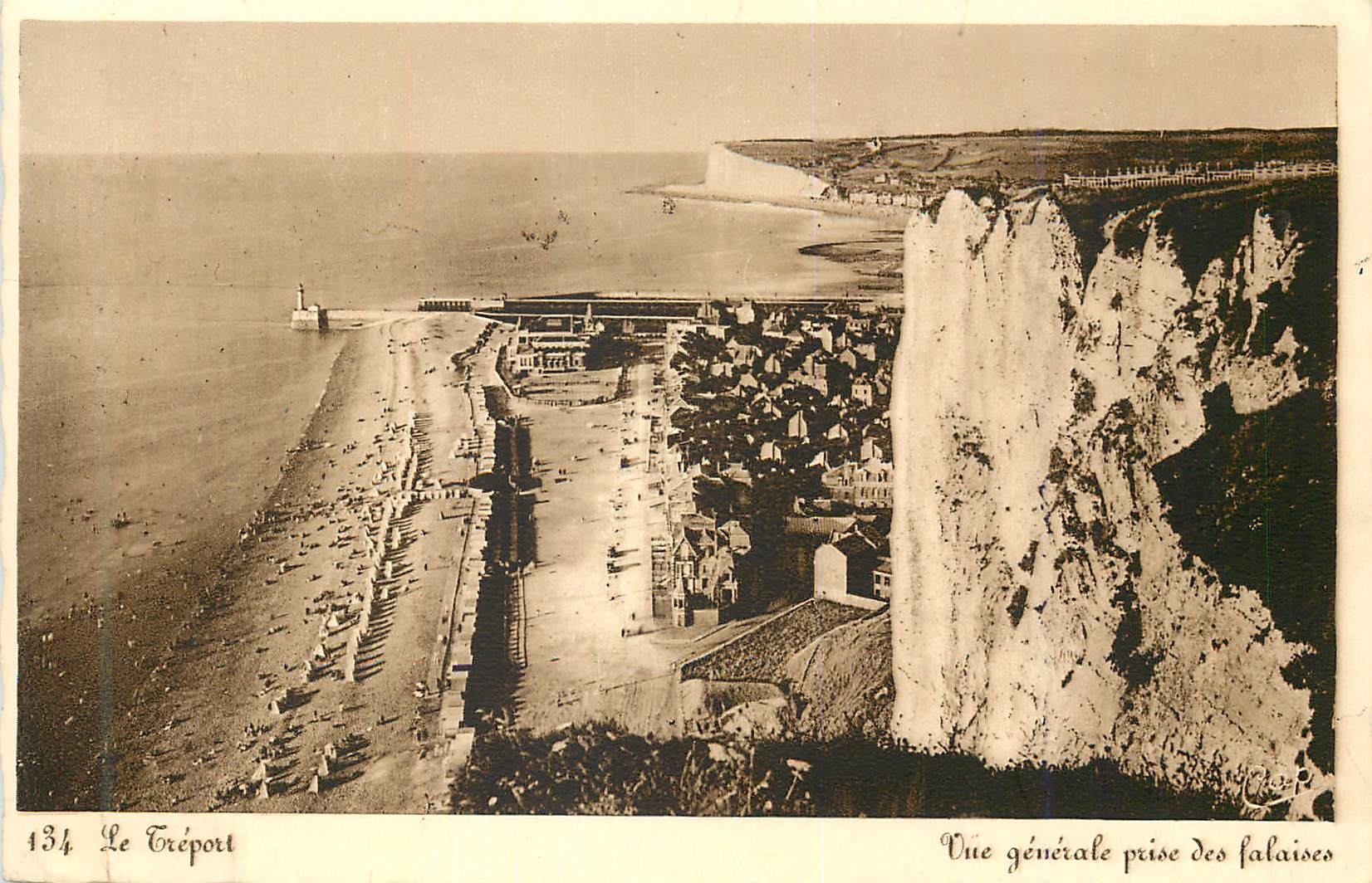 CPA Le Treport Vue generale prise des falaises