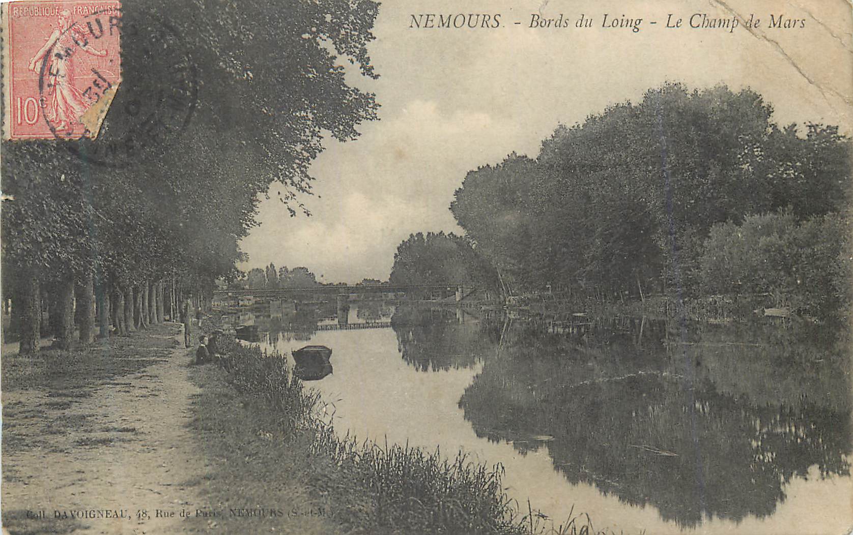 CPA Nemours Bords du Loing Le Champ de Mars