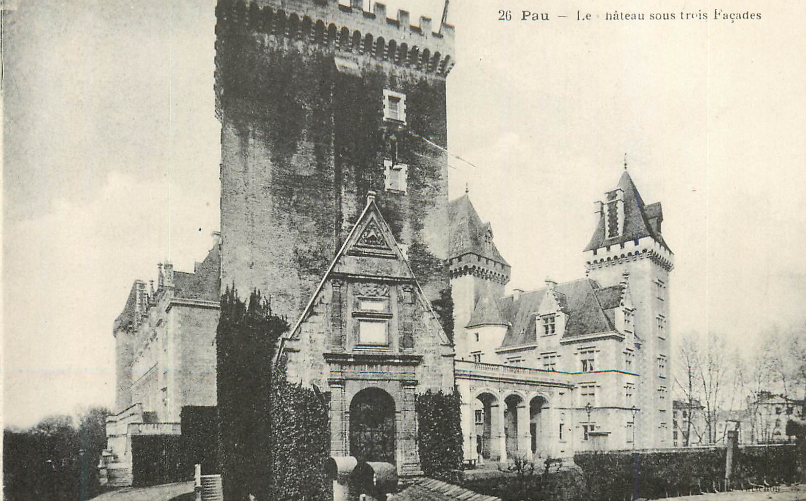 CPA Pau Le nateau sous treis Facades