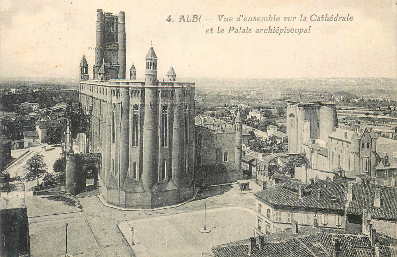 CPA Albi Vue d ensemble sur la Cathedrale et le Palais archiepiscopal