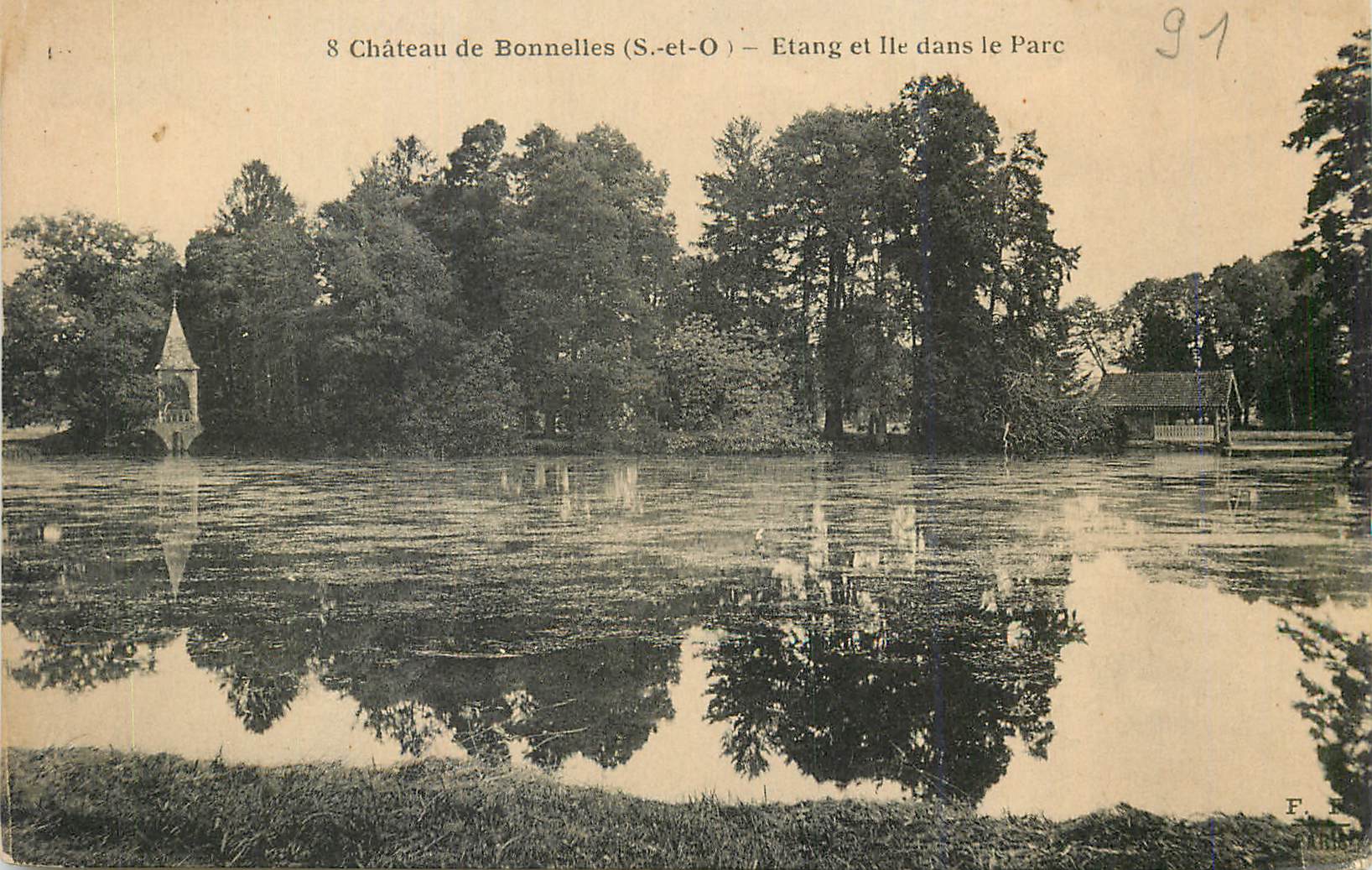 CPA Chateau de Bonnelles S et O Etang et Ile dans le Parc