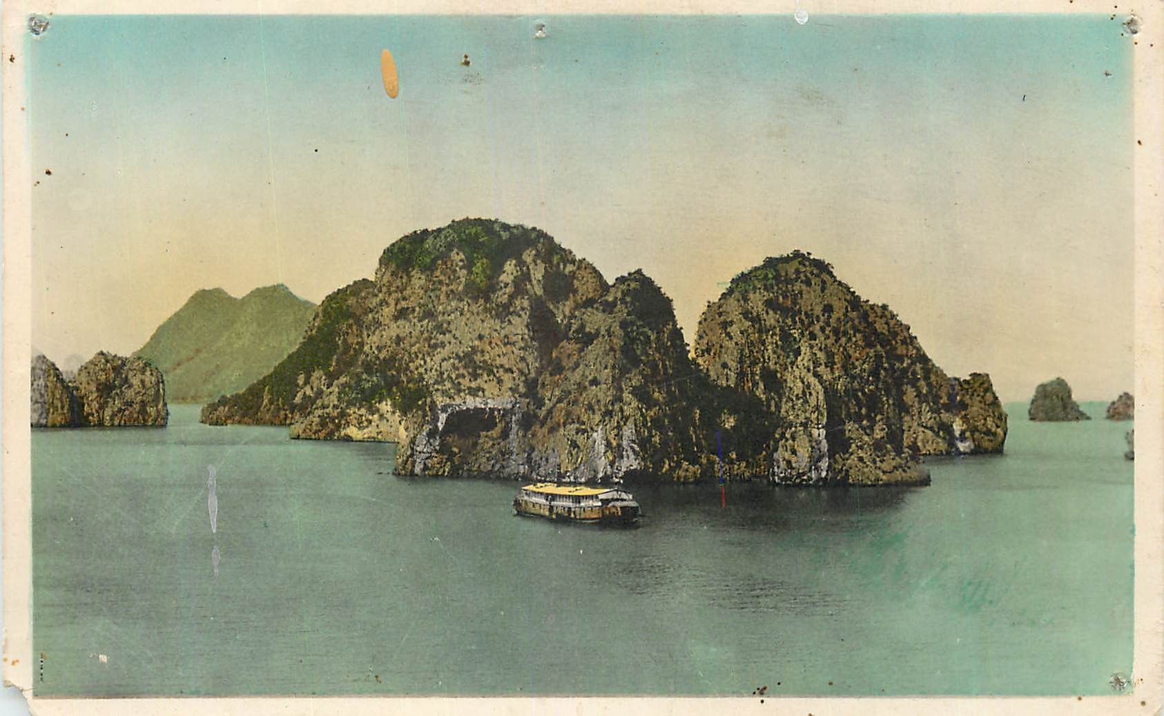 CPA Tonkin Baie d Along Navire Les Rochers
