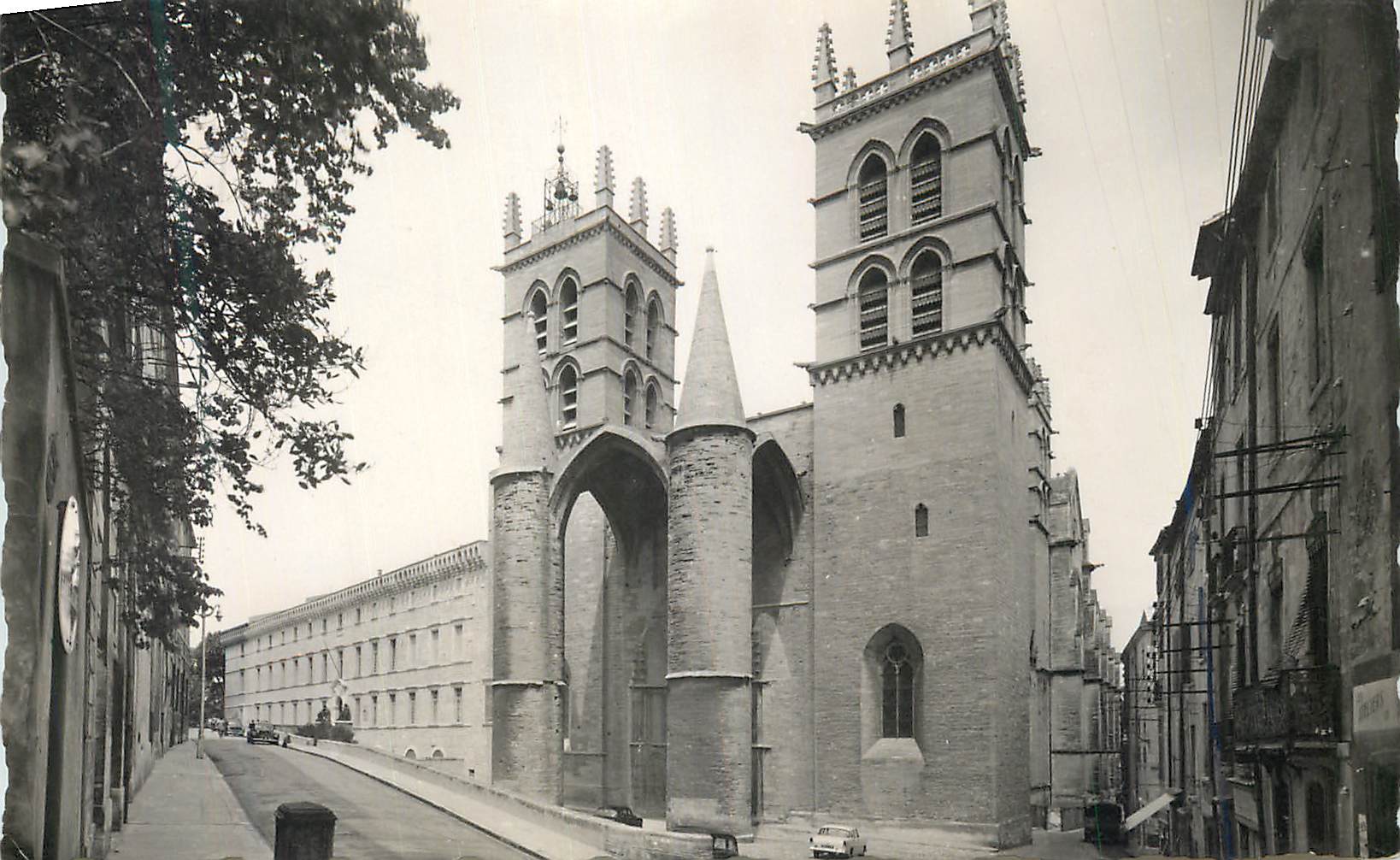 CPM Montpellier Herault La Cathedrale St Pierre xiv et la Faculte de Medecine ancienne Collegiate fondee par le Pape Urb