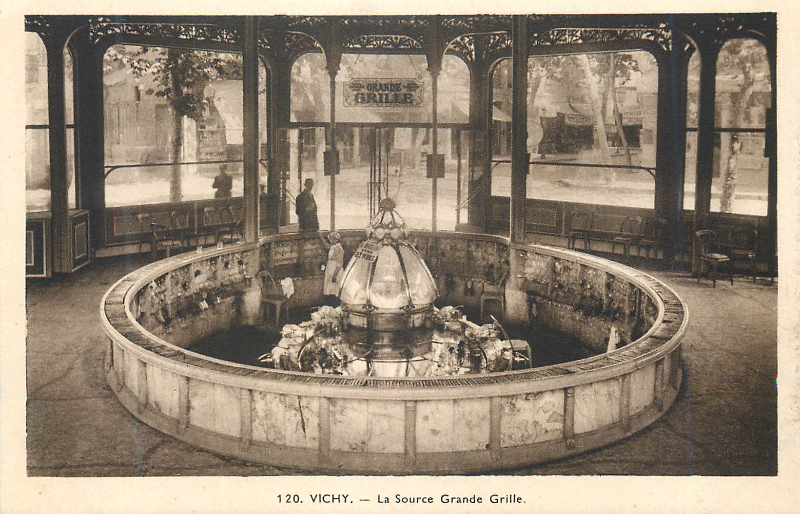CPA Vichy La Source Grande Grille