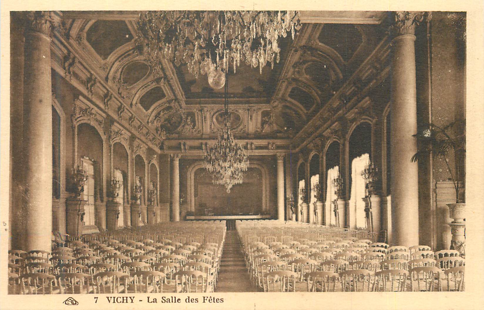 CPA Vichy La Salle des Fetes