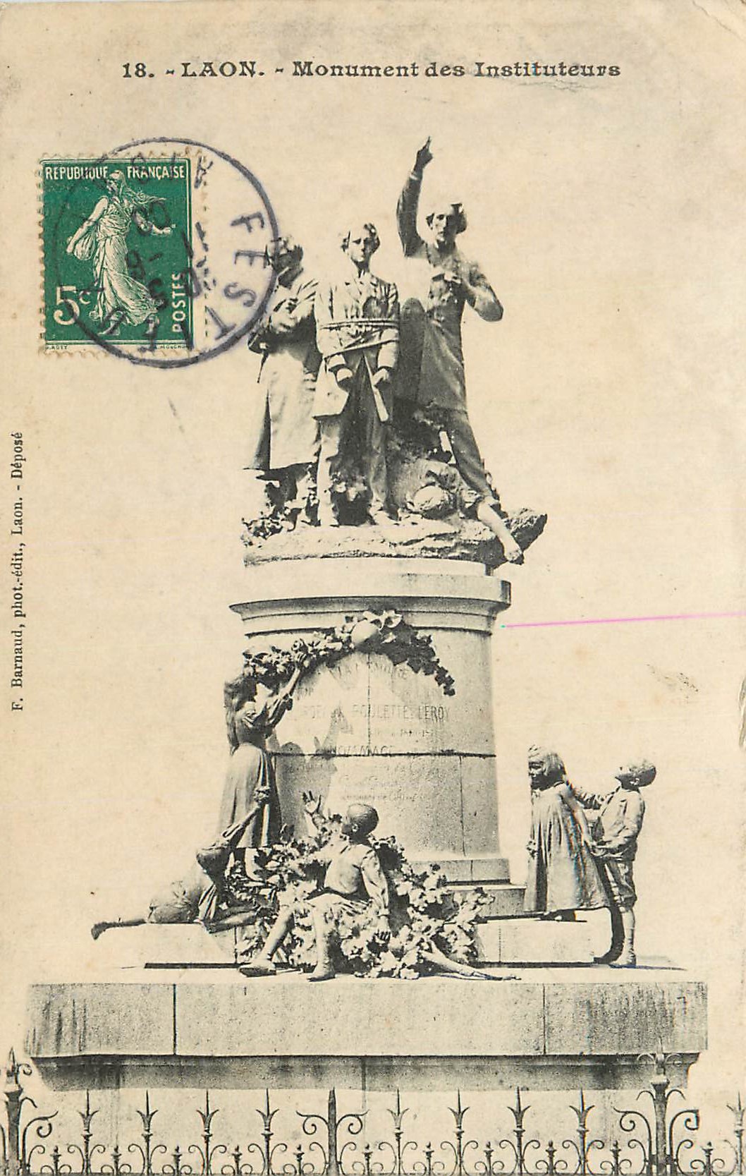 CPA Laon Monument des Instituteurs