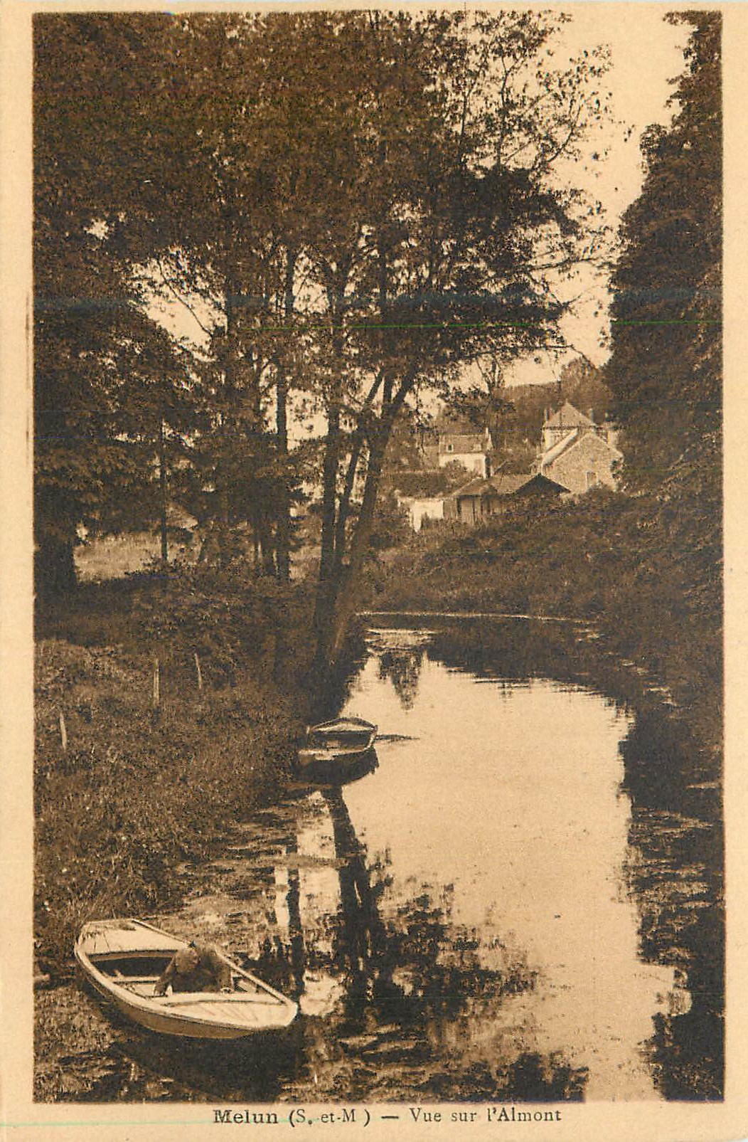Melun (S.-et-M.) — Vue sur l'Almont
