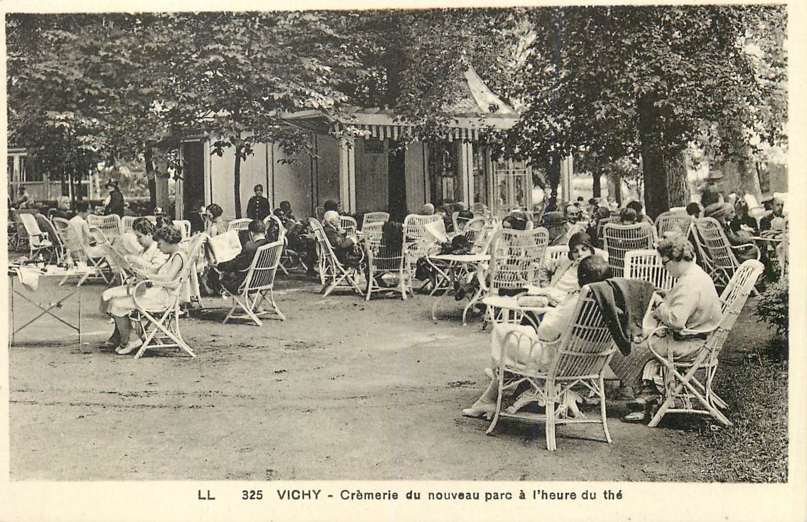 CPA Vichy Cremerie du nouveau parc a l heuvre du the