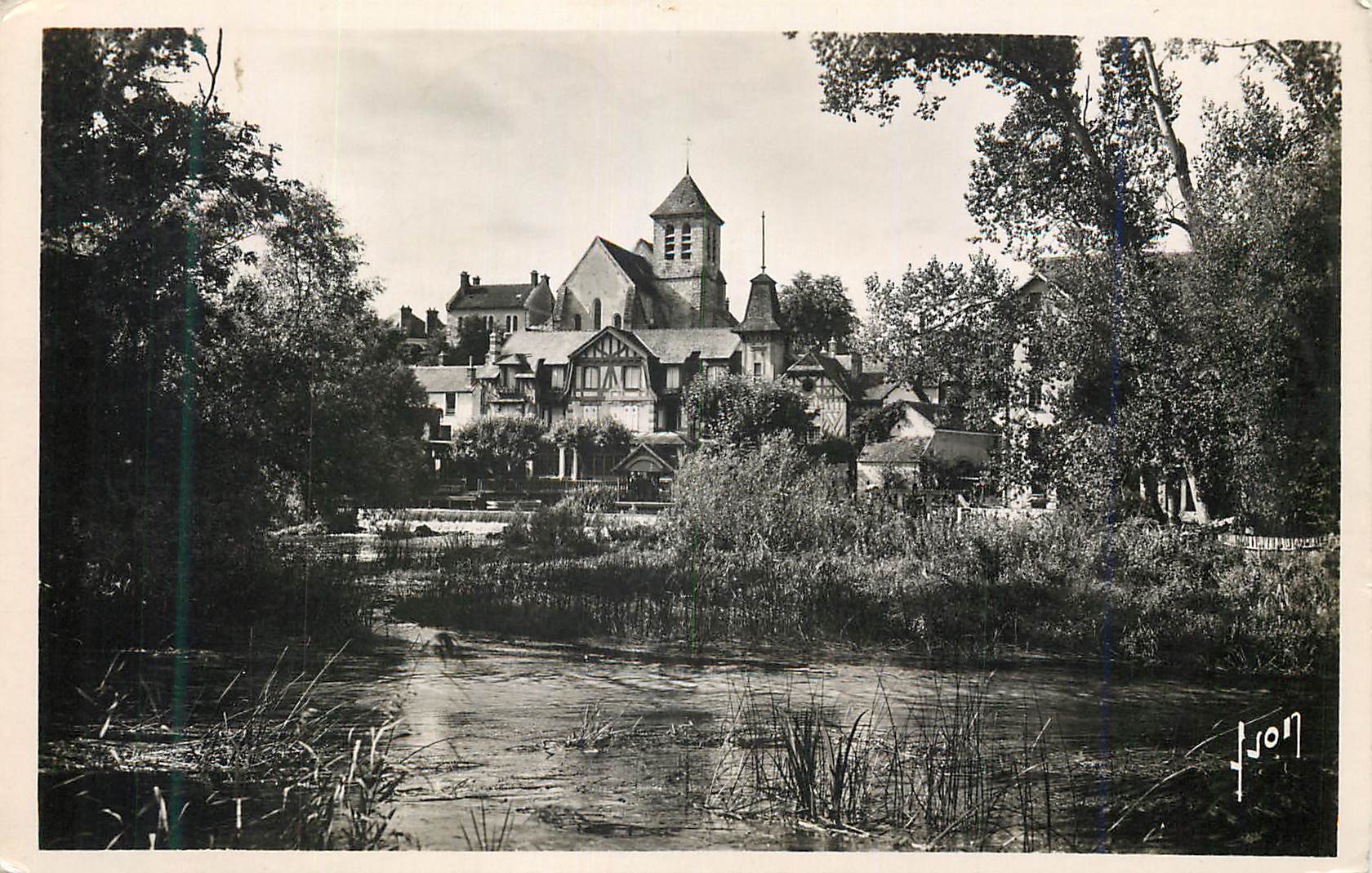 CPM Montigny sur Loing S et M L Eglise et l Hotel de la Vanne Rouge