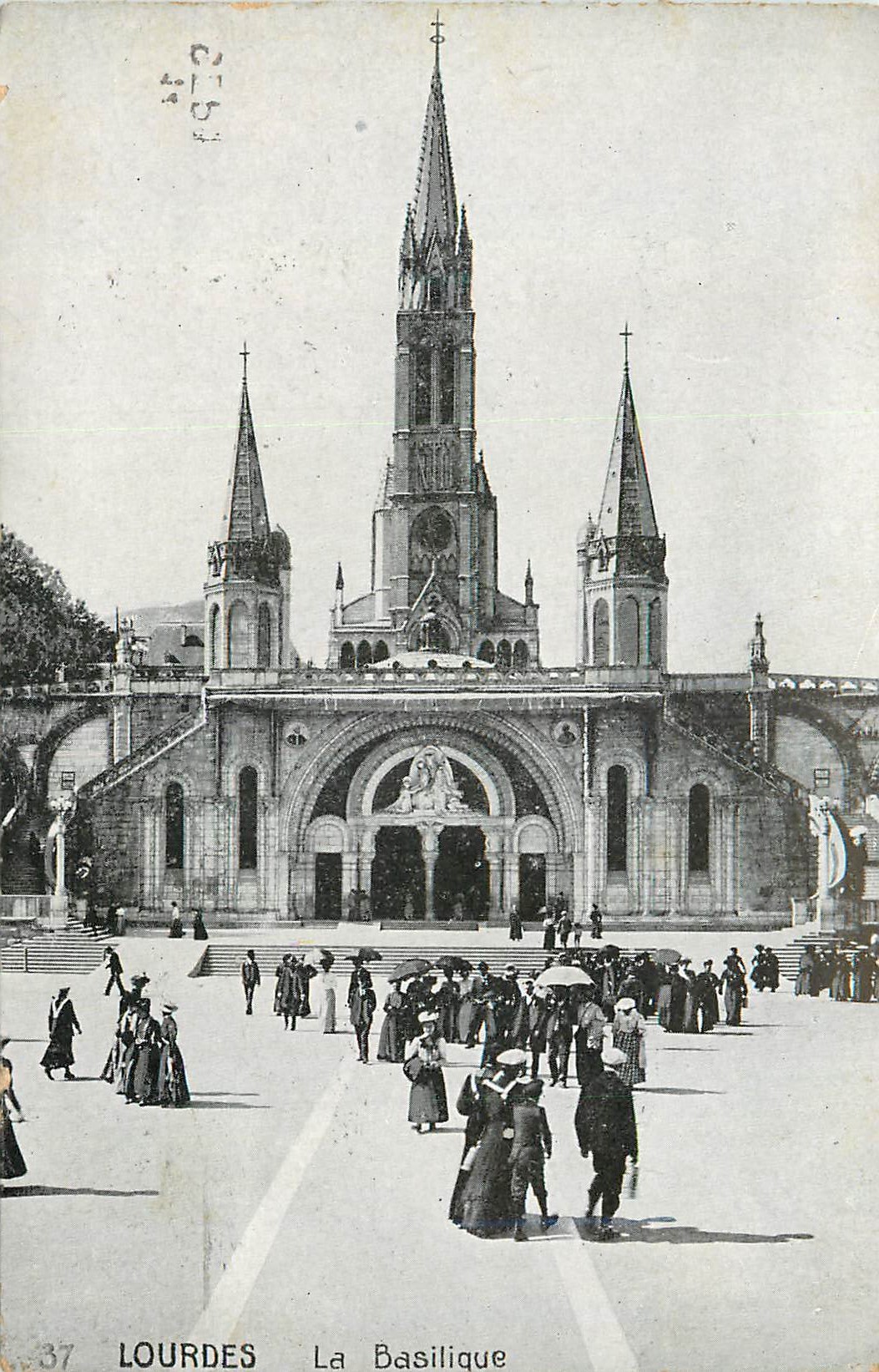 CPA Lourdes La Basilique