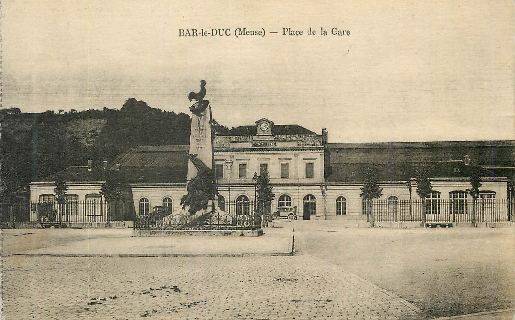 CPA Bar le Duc Meuse Place de la Gare