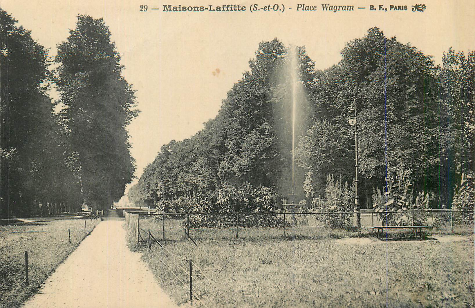 CPA Maisons Laffitte S et O Place Wagram