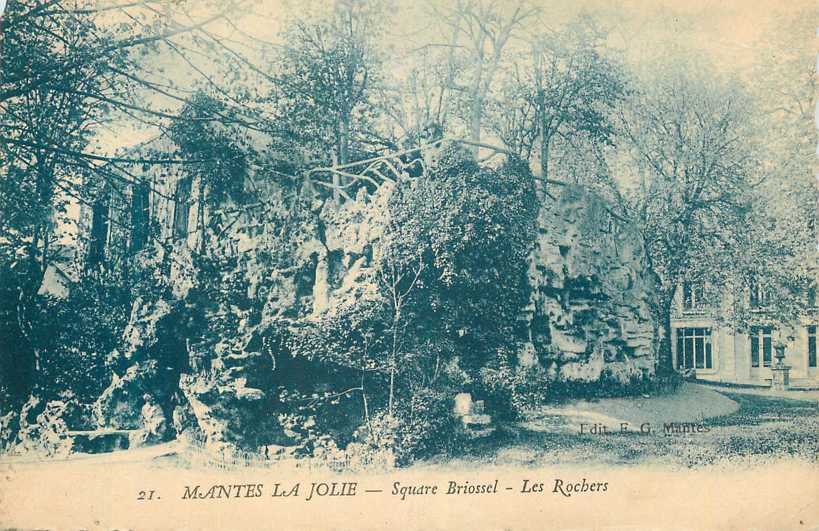CPA Mantes La Jolie Square Briossel Les Rochers