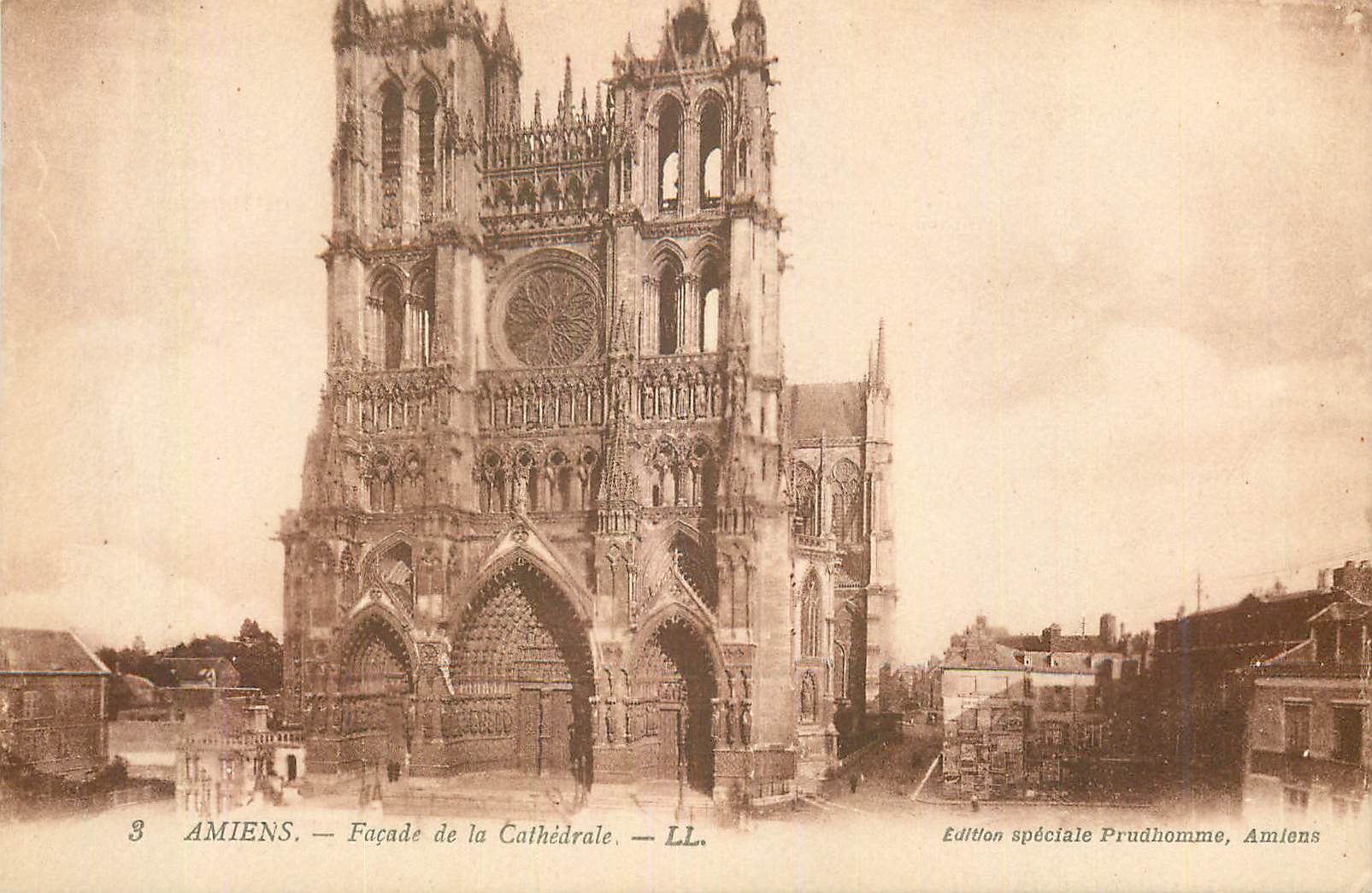 CPA Amiens Facade de la Cathedrale Editions speciale Prudhomme Amiens