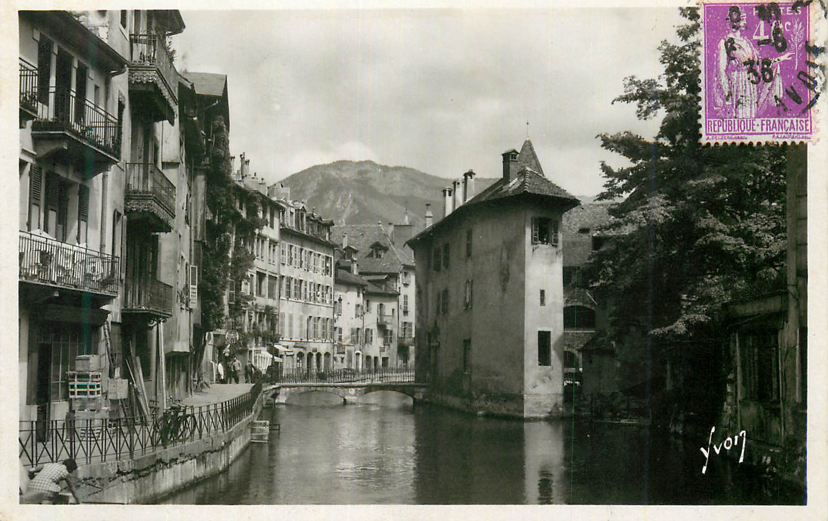 Canal de Grenoble — vue avec pont et bâtiments — éditeur Yvory, n° 46