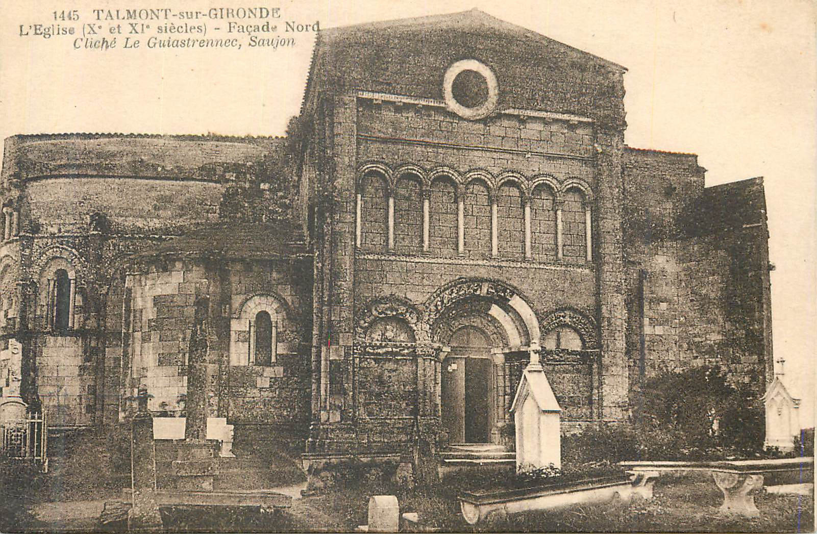 CPA Talmont sur Gironde L Eglise x et xi siecles Facade Nord Cliche Le Guiastremmee Saujon