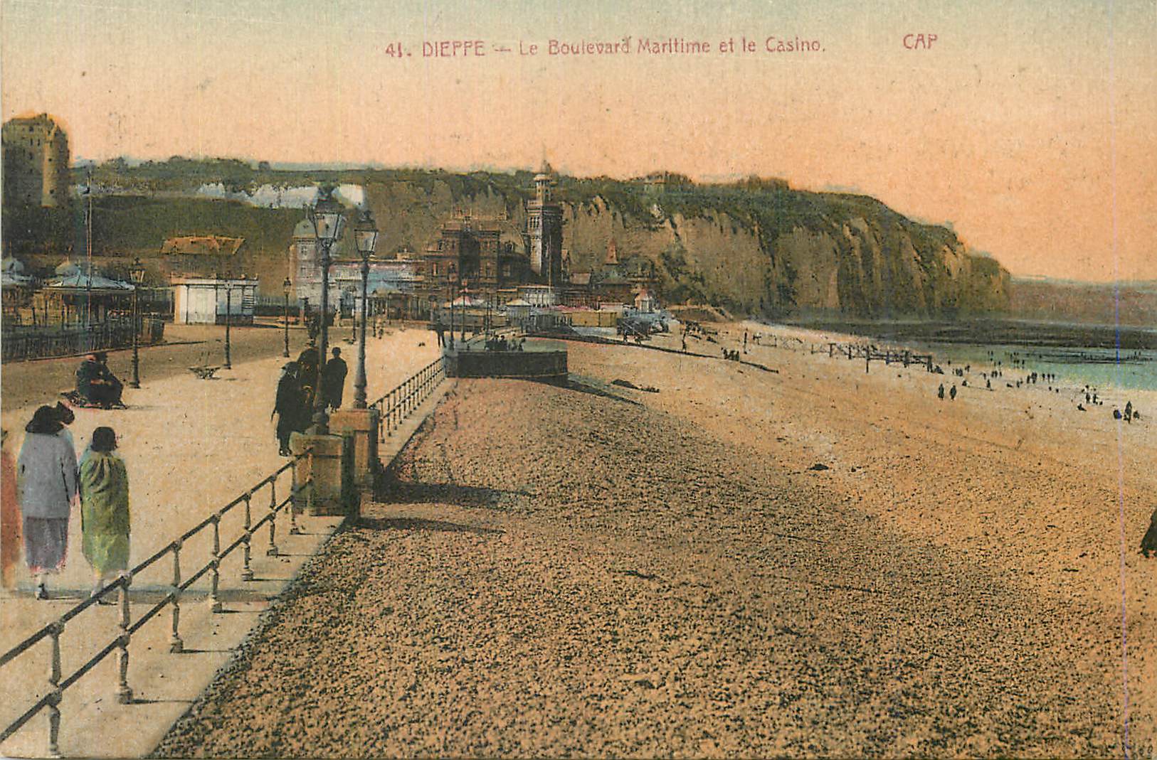 CPA Dieppe Le Boulevard Maritime et le Casino