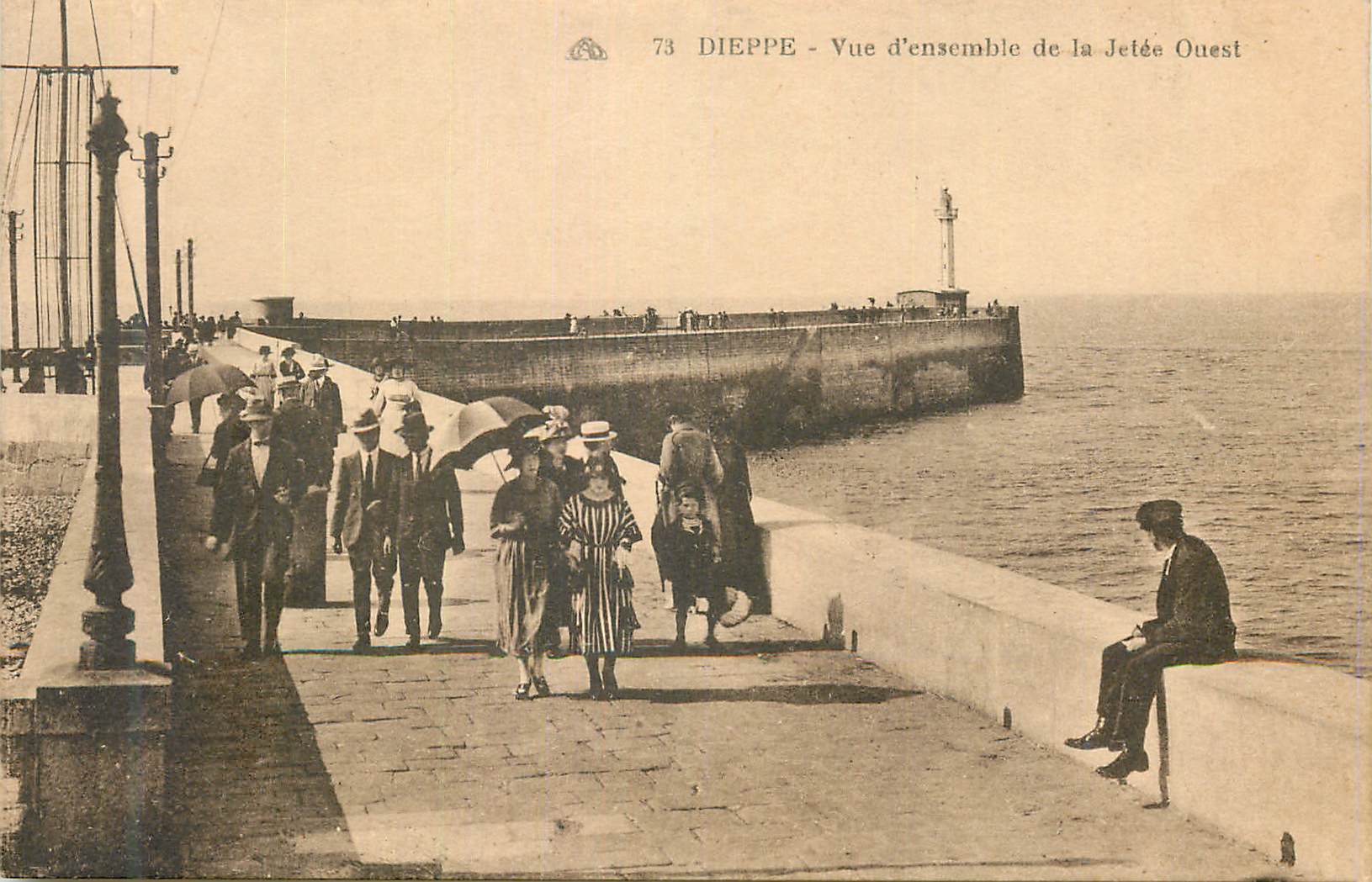 CPA Dieppe Vue d ensemble de la Jetee Ouest