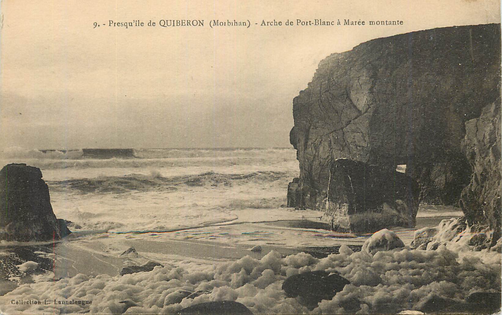 Presqu'île de QUIBERON (Morbihan) — Arche de Port-Blanc à marée montante — Collection L. Lannalongue