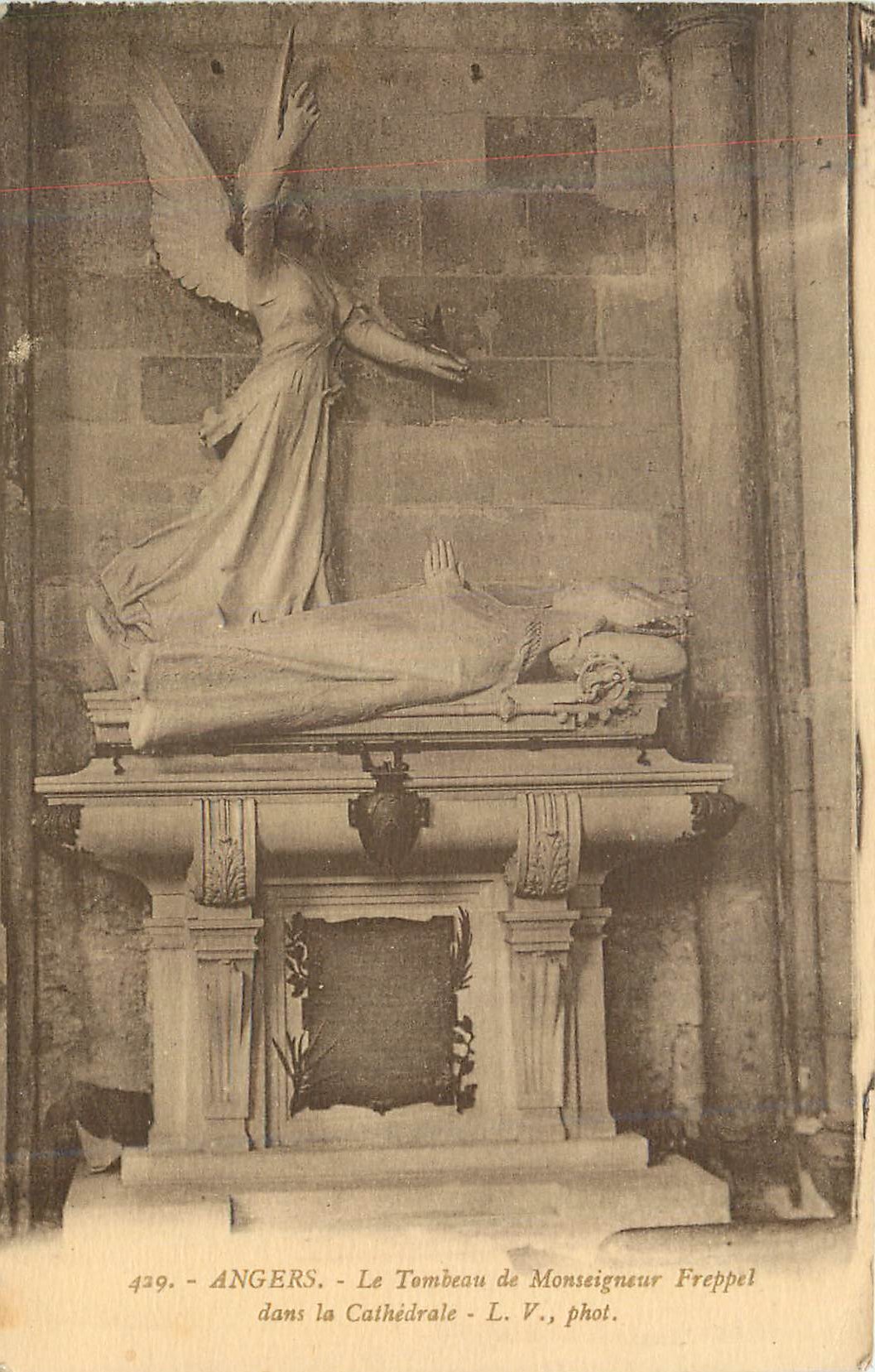 CPA Angers Le Tombeau de Monsigneur Freppel dans la Cathedrale L V
