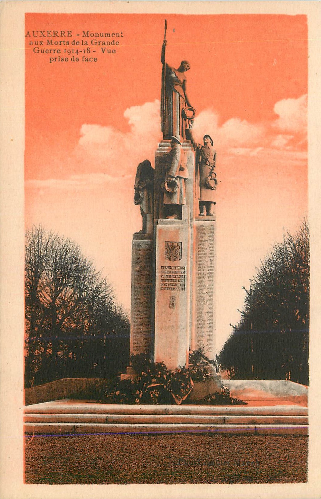 Auxerre - Monument aux Morts de la Grande Guerre 1914-18 - Vue prise de face