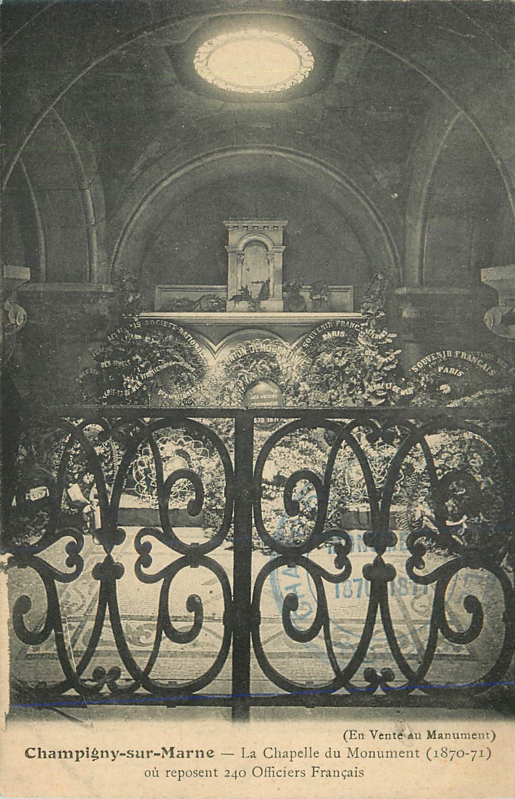 CPA En Vente au Manument Champigny sur Marne la Chapelle du Monument ou reposent Officiers Francais