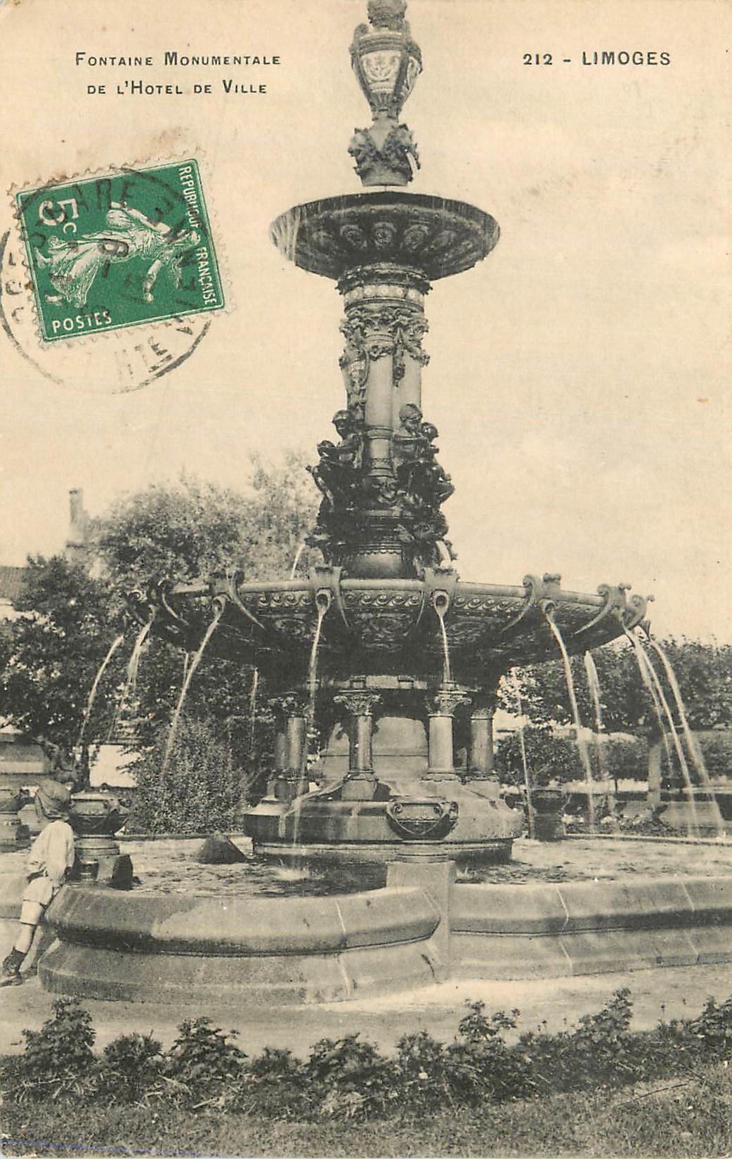 CPA Limoges Fontaine Monumentale de l Hotel de Ville