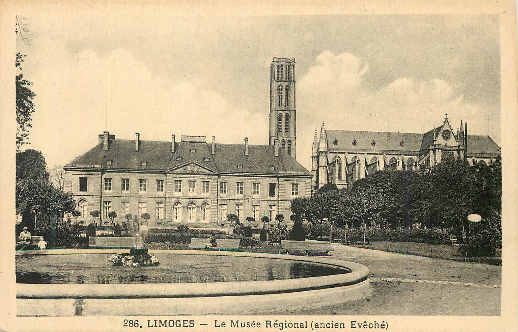 CPA Limoges Le Musee Regional ancien Eveche