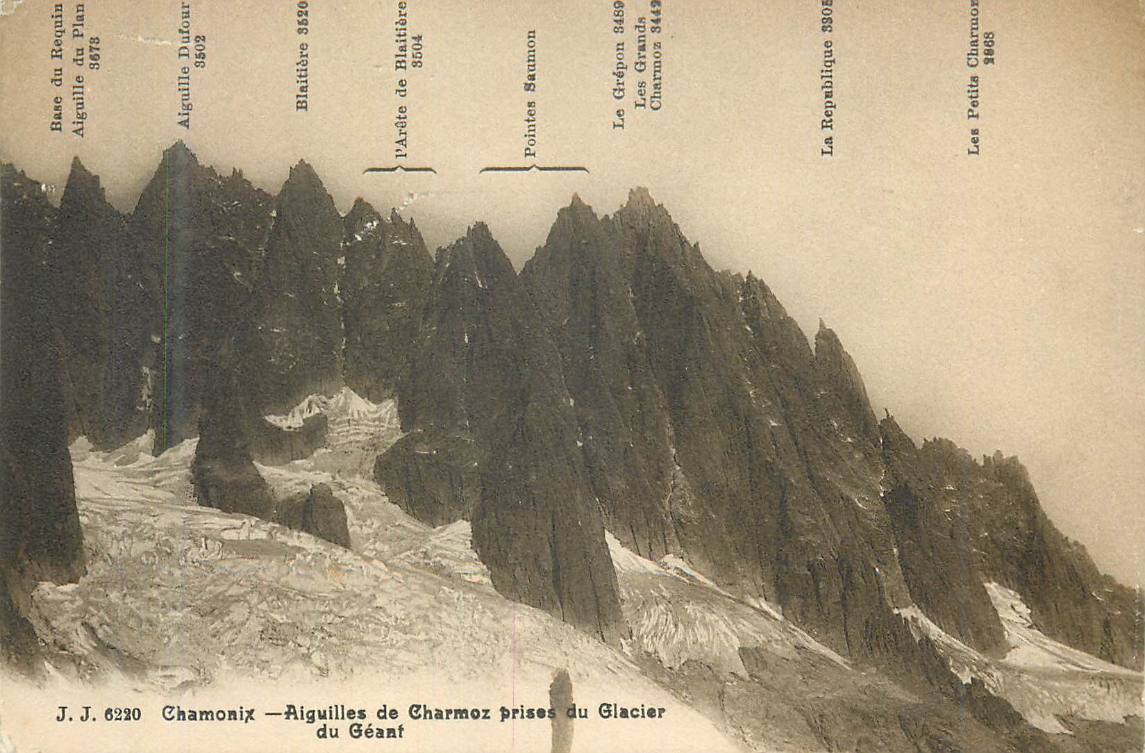 CPA Chamonix Aiguilles de Charmoz prises du Glacier du Geant