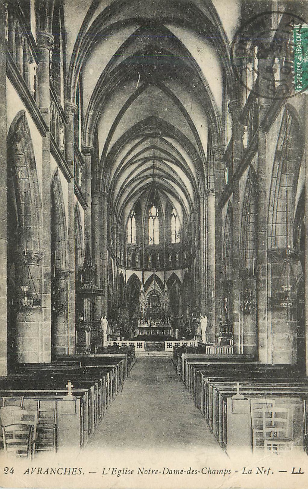 Avranches — L'Église Notre-Dame-des-Champs — La Nef