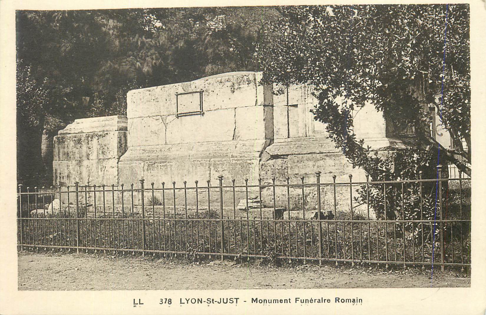 CPA Lyon St Just Monument Funeraire Romain