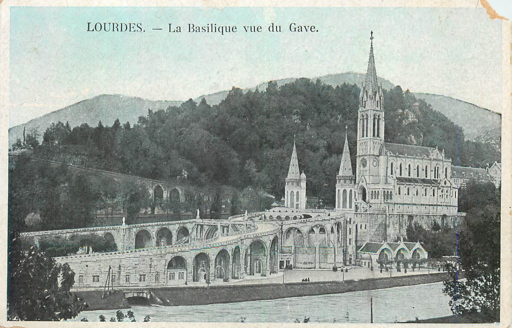 CPA Lourdes La Basilique vue de Gave