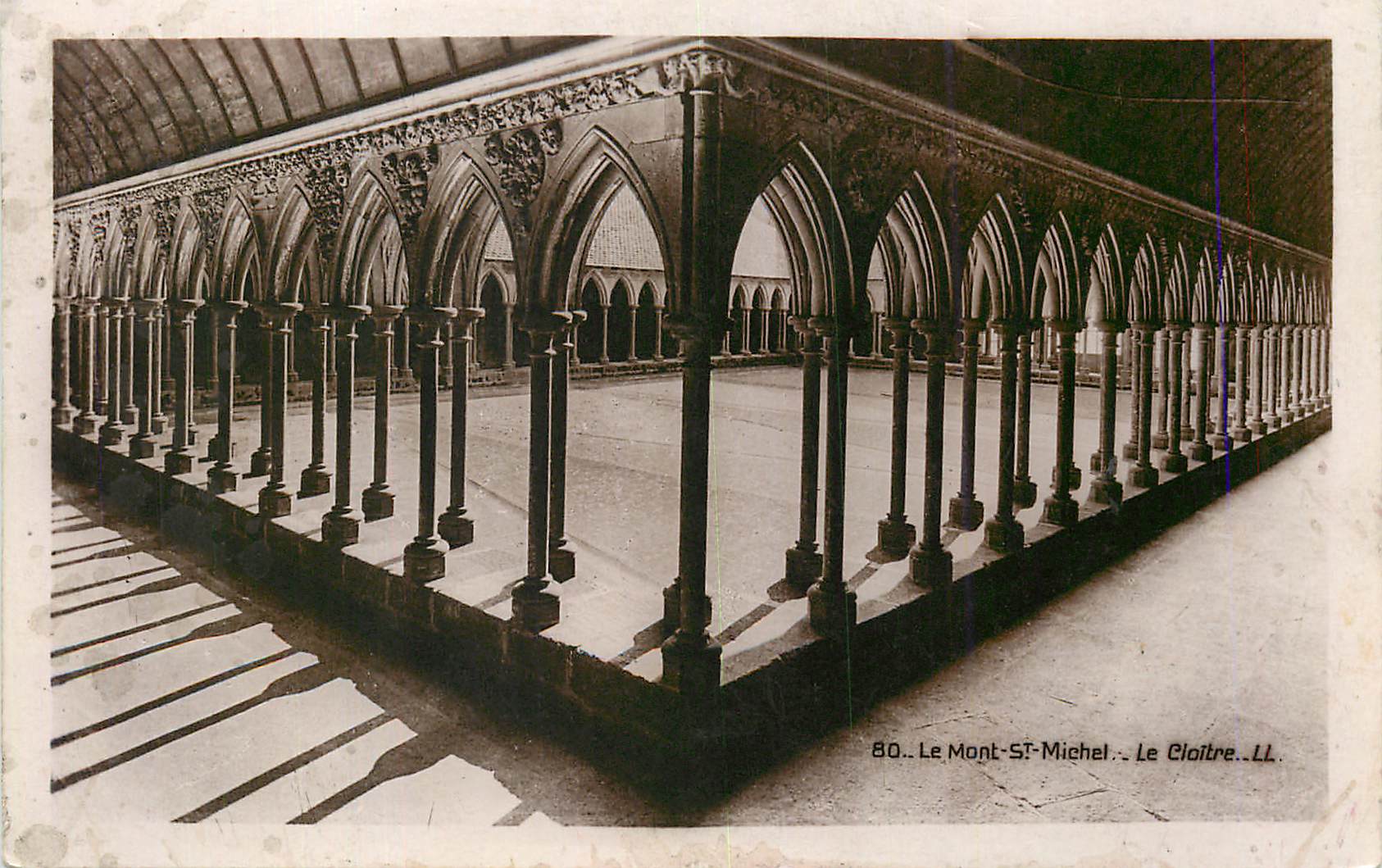CPA Le Mont St Michel Le Cloitre