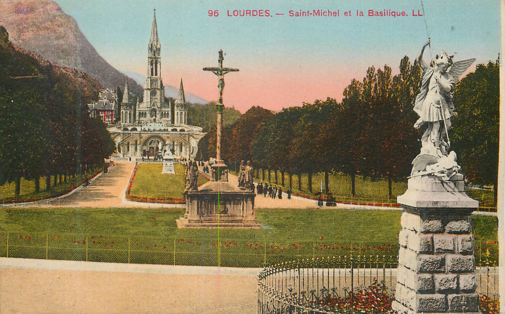CPA Lourdes Saint Michel et la Basilique