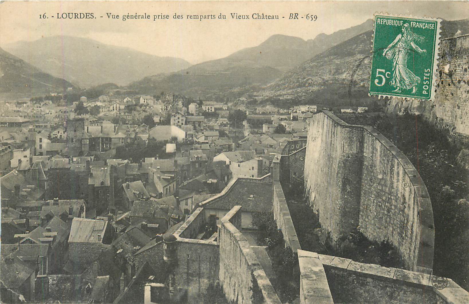CPA Lourdes Vue generale prise du Vieux Chateau