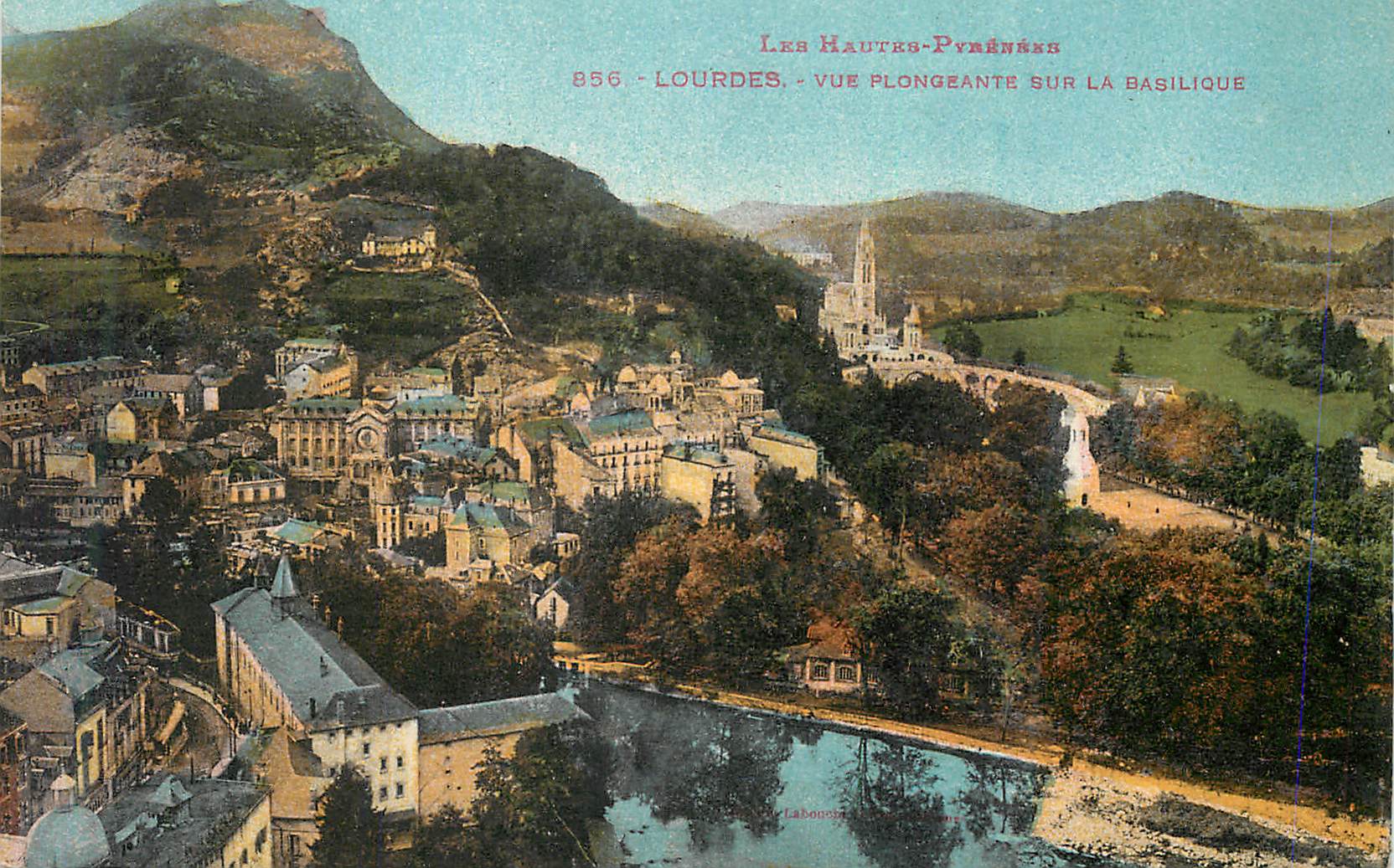 CPA Les Hautes Pyrenees Lourdes Vue Plongeante sur la Basilique