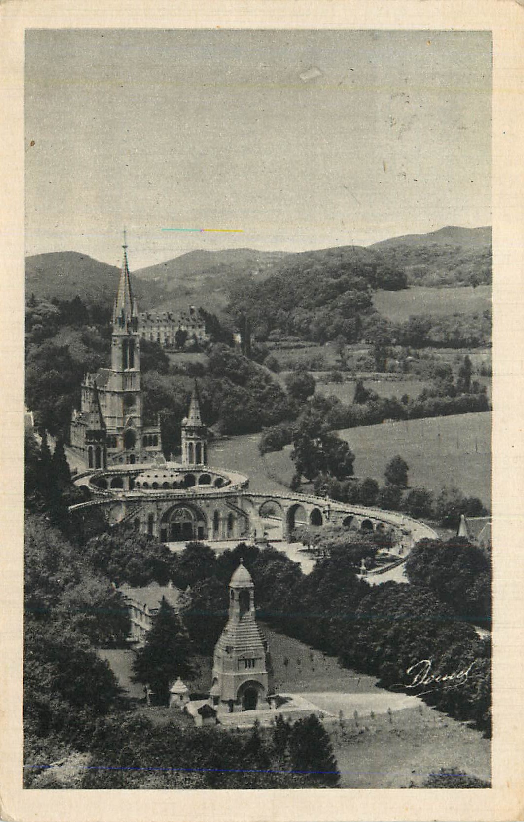 Église Saint-Pierre de Rennes — vue panoramique — éditeur Deroud, n° de série non visible