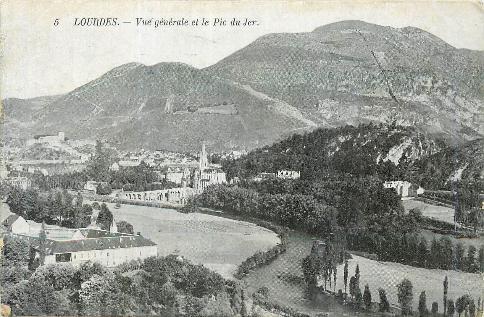 CPA Lourdes Vue generale et le Pic du Jer