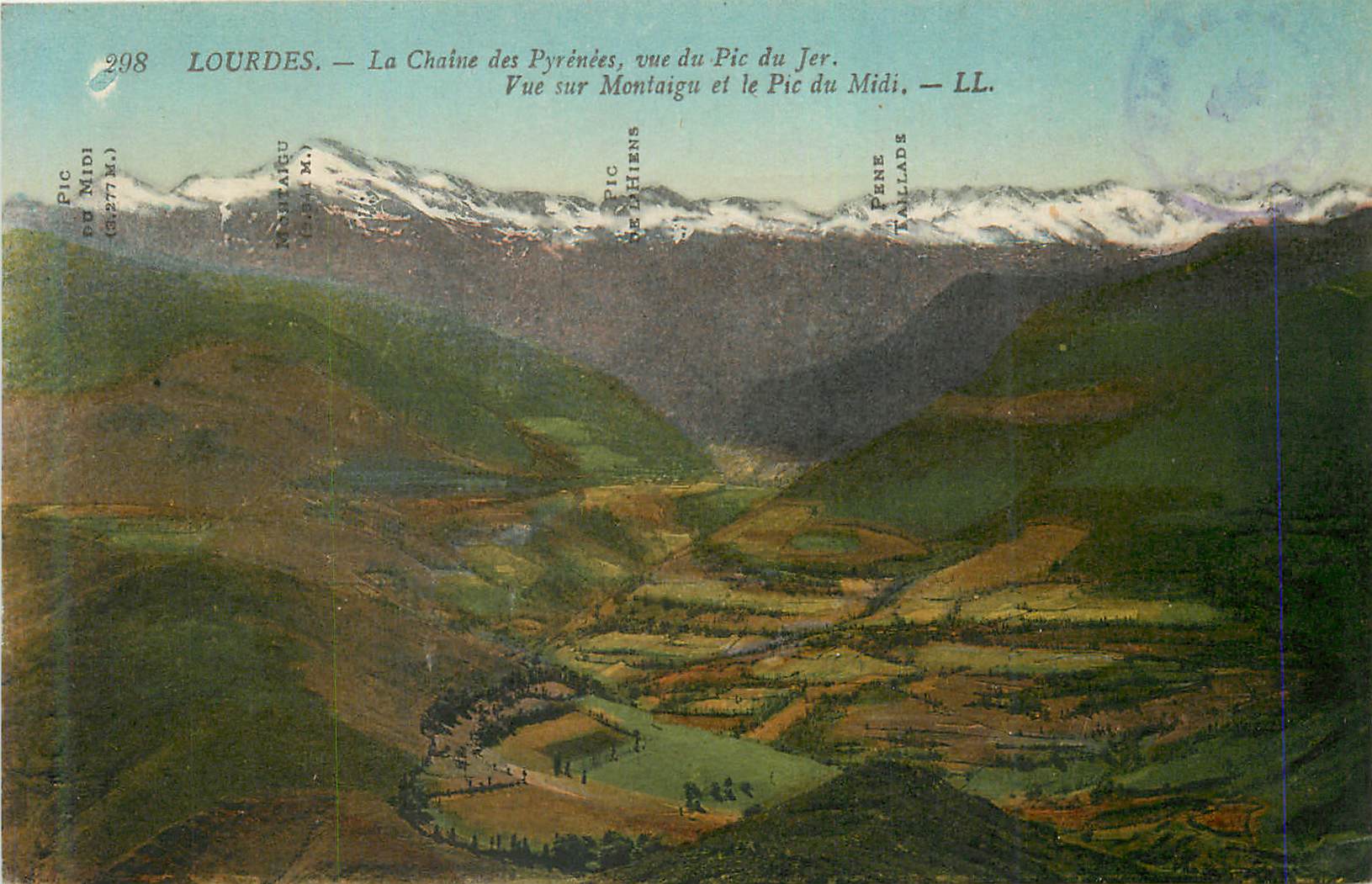 CPA Lourdes La Chaine des Pyrenees cue du Pic du Jer Vue sur Montaigu et le Pic du Midi