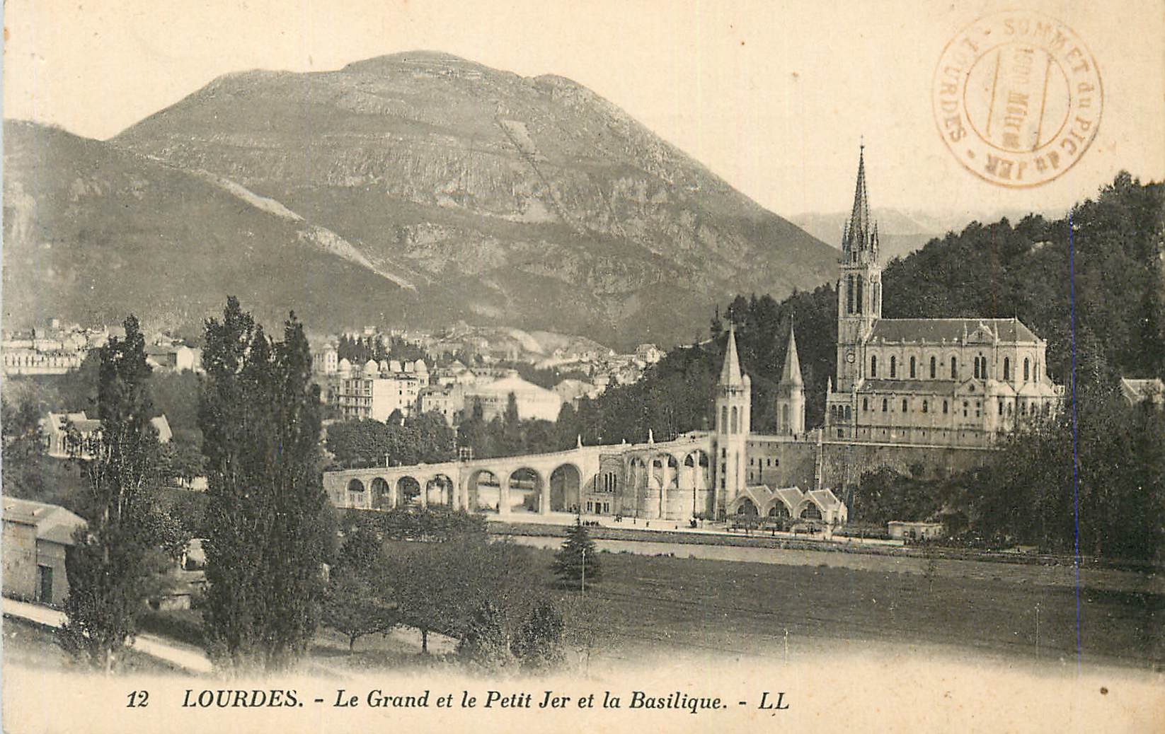 CPA Lourdes Le Grand et le Petit Jer et la Basilique