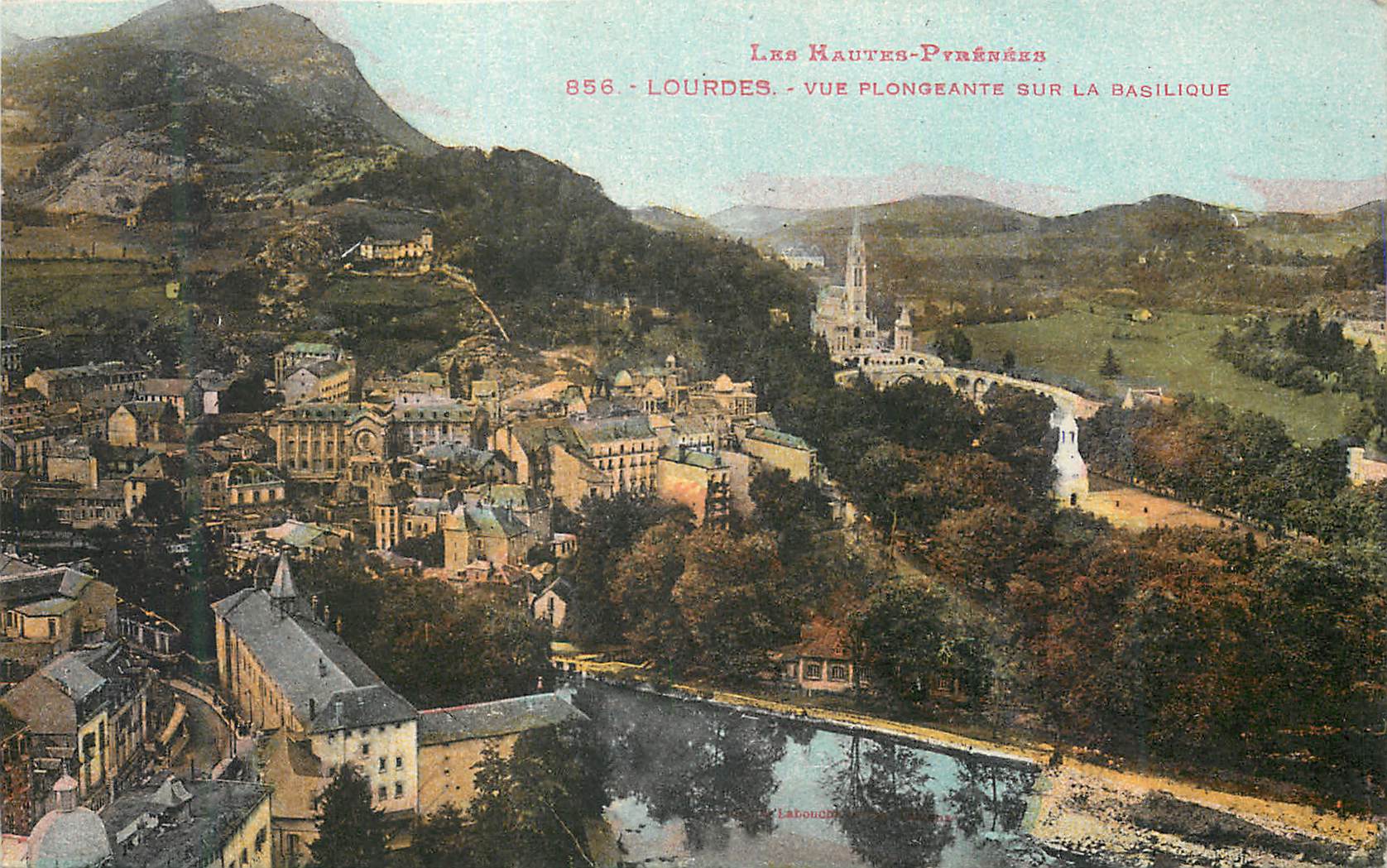 CPA Les Hautes Pyrenees Lourdes Vue Plongeante sur la Basilique
