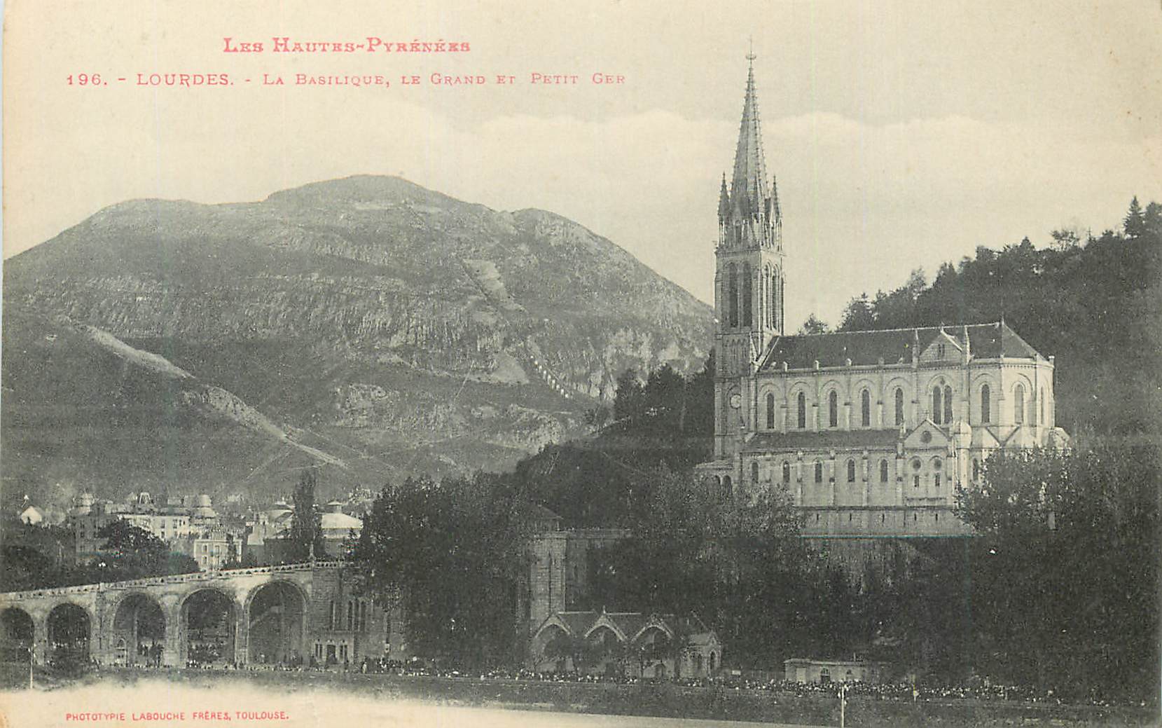 CPA Les Hautes Pyrenees Lourdes La Basilique Le Grand et Petit