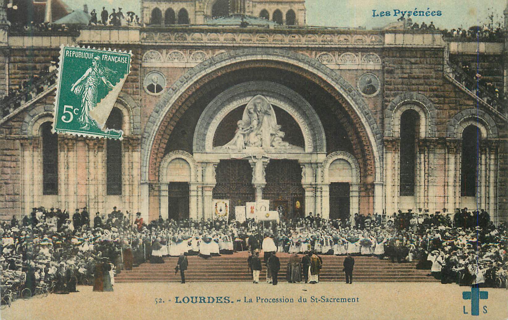 CPA Lourdes Le Procession de St Sacrament