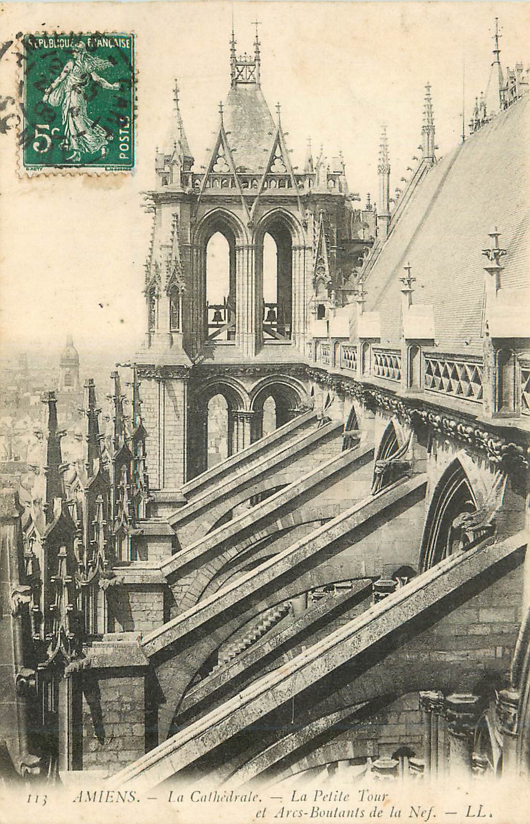 CPA Amiens La Cathedrale La Petite Tour et Arcs Boulants de la Nerf